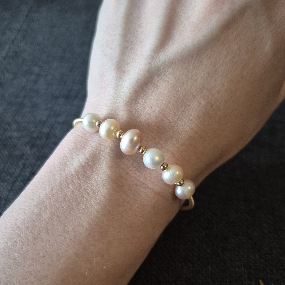 Elegant Pearl Bracelet